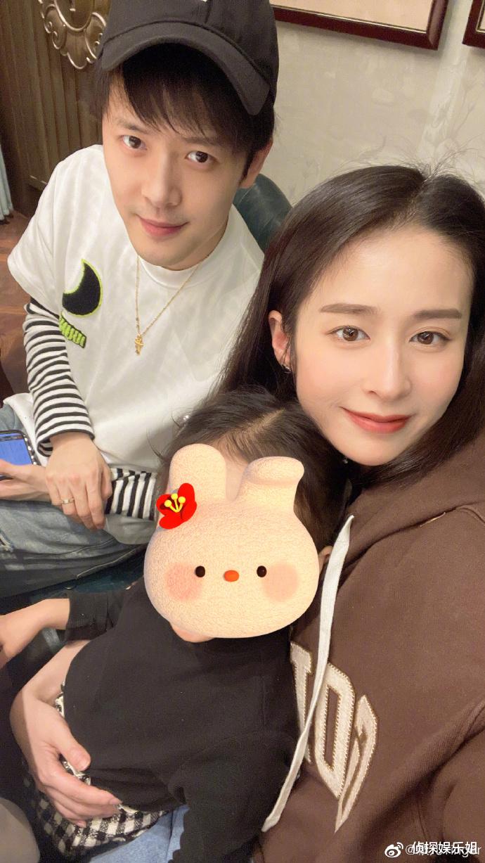 颖儿|颖儿晒全家福贺新年,与麦迪娜姜潮等小聚,经超小李琳惊喜出镜