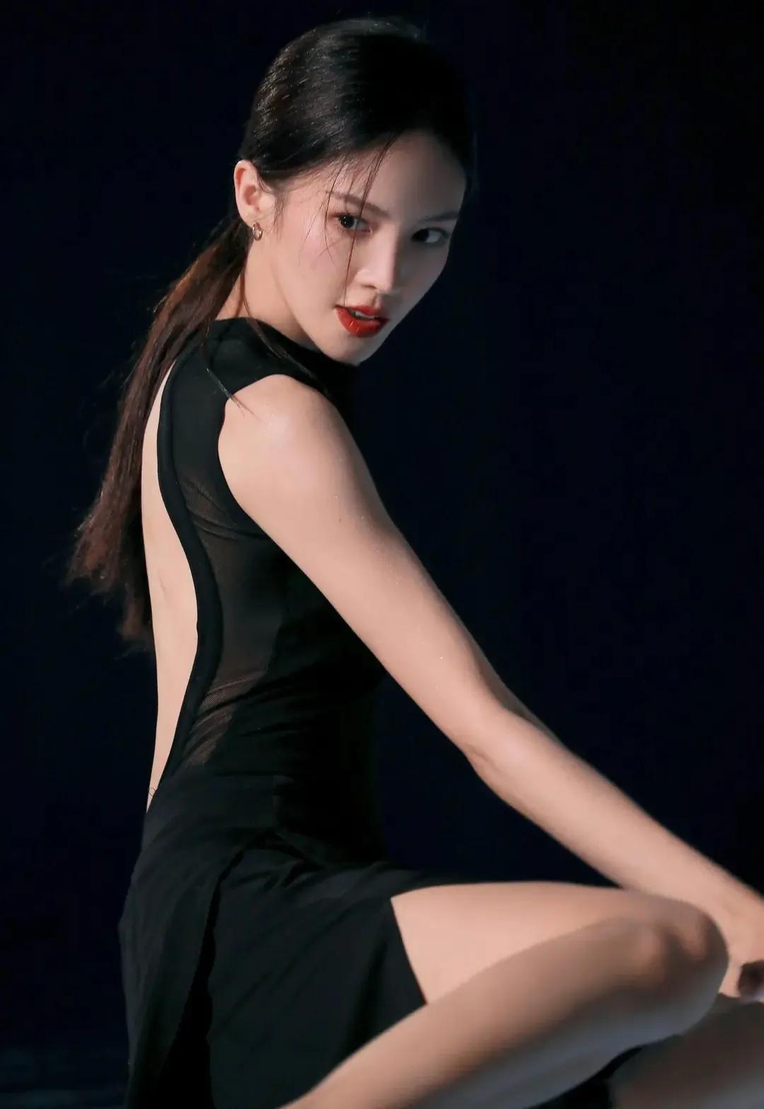 金晨|顶级性感名模金晨,冷感、美艳,出类拔萃