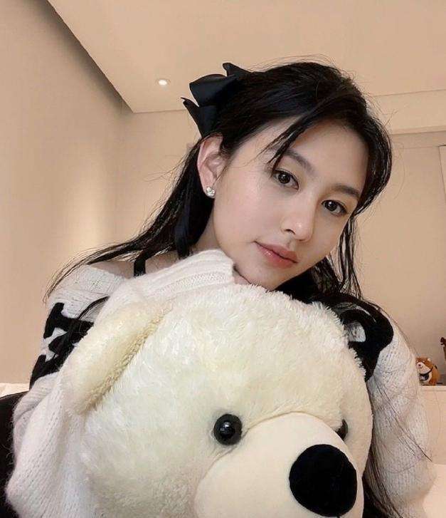 邱淑贞|邱淑贞21岁女儿出道!长相甜美酷似妈妈,身材姣好皮肤白皙有气质