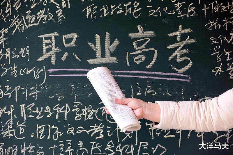 跳槽|建议在乡镇中等学校实行“双子星制”,即普通高中+职业高中