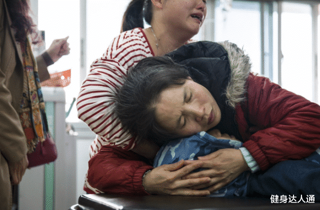 运动|男子确诊甲状腺结节，3月后病变离世，医生怒斥：常用“1暖”或等于自残