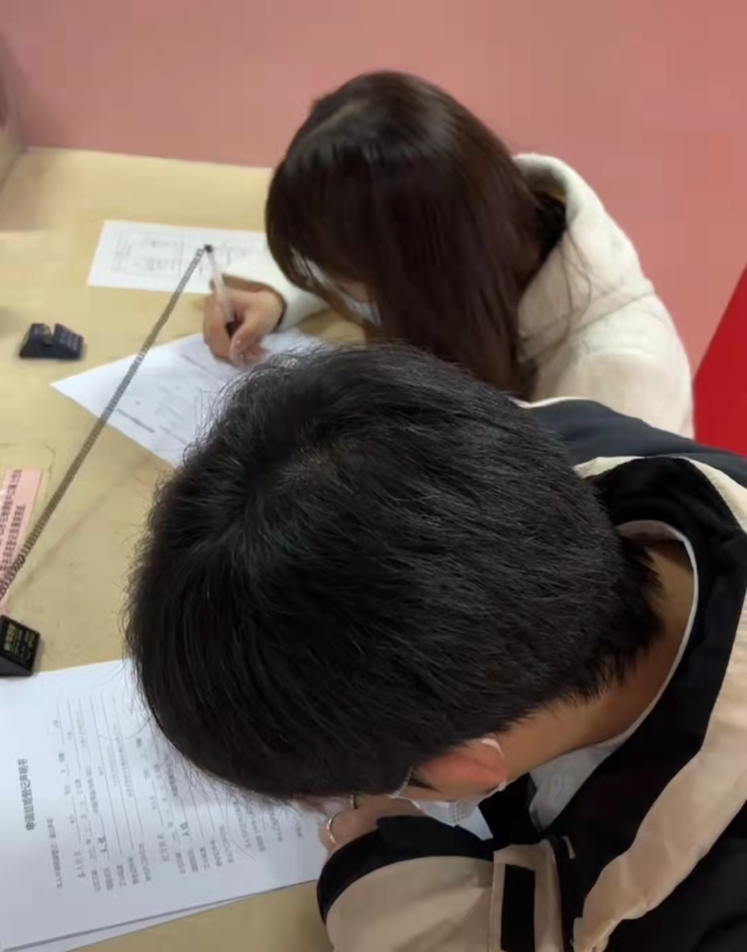 00后|00后网红结婚！生日当天到法定年龄急领证，与大6岁女友修成正果