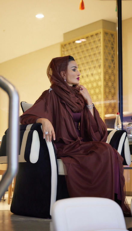 金建希|63岁莫扎太后,新照诠释了美人在骨不在皮!50岁金建希根本比不上