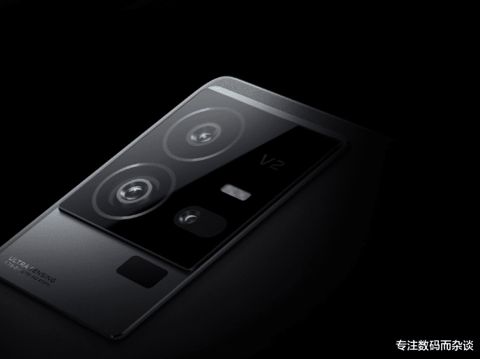 iqoo|数字新旗舰差一千,iQOO11Pro和iQOO11,前者更实在。