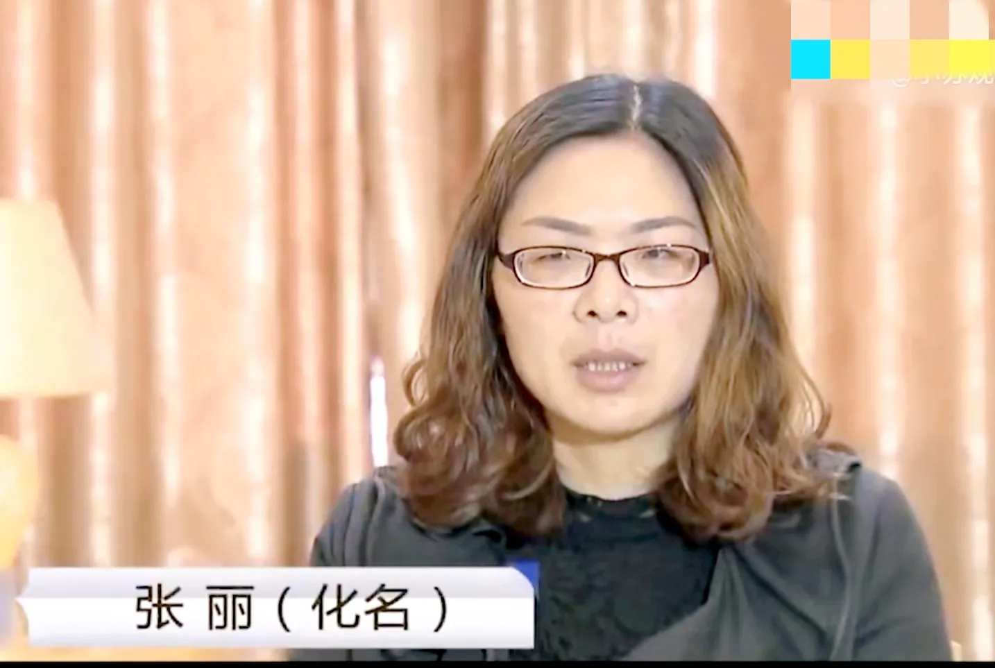 45岁女子,嫌弃丈夫穷,卷走家中所有积蓄,离家出走四年,丈夫每天一条短信挽回