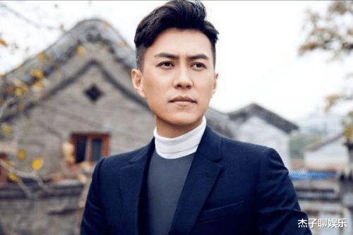 李佳|曾红极一时!二婚嫁靳东成全职妈妈,44岁李佳头顶白发显老态