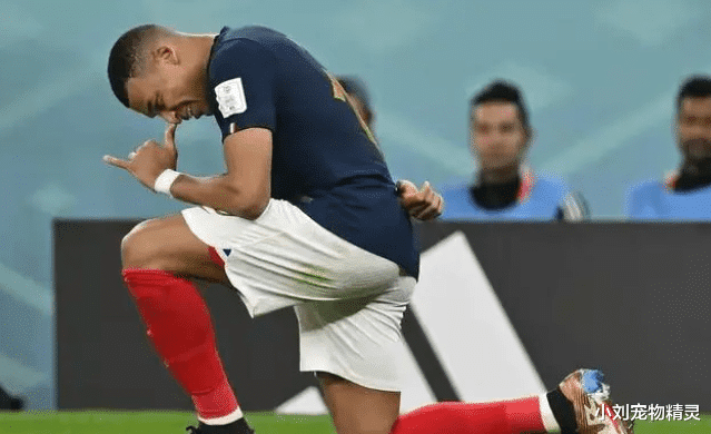 法国2-0，看清当世第一人！暴力过人拉不住，禁区凌波微步独造2球