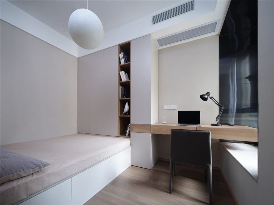 19平简约+原木设计三居室,三口之家储物空间充足传递家的温度