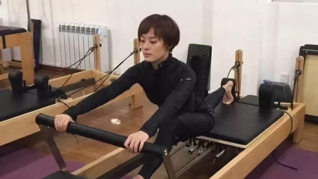 景甜 孙俪化妆台物品曝光，“健身护肤”人设崩塌，网友：明星真实消费