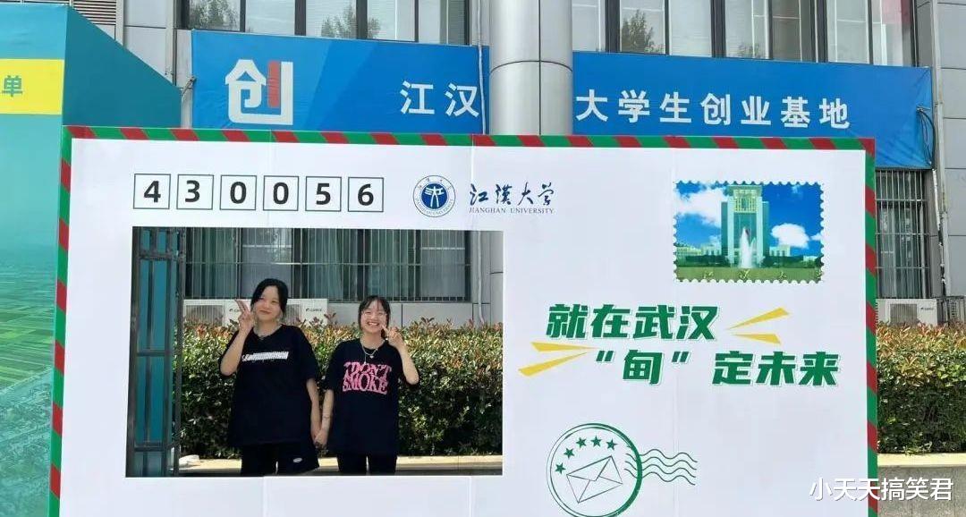 扎心|“就在武汉· 甸定未来”,蔡甸区专场招聘会走进江汉大学