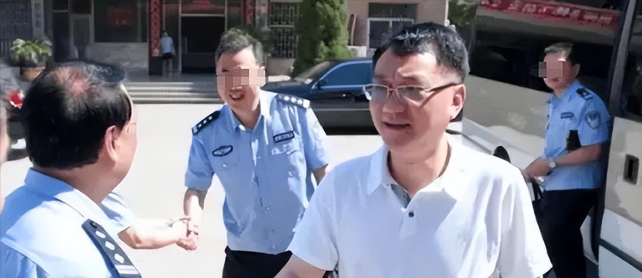 暴戾贪官程瀚:把副局长牙齿打落,和多名女警有染,敛财1800万