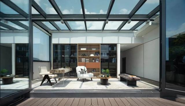 200㎡现代风别墅,大爱露台的天窗,在家数星星看月亮,真棒