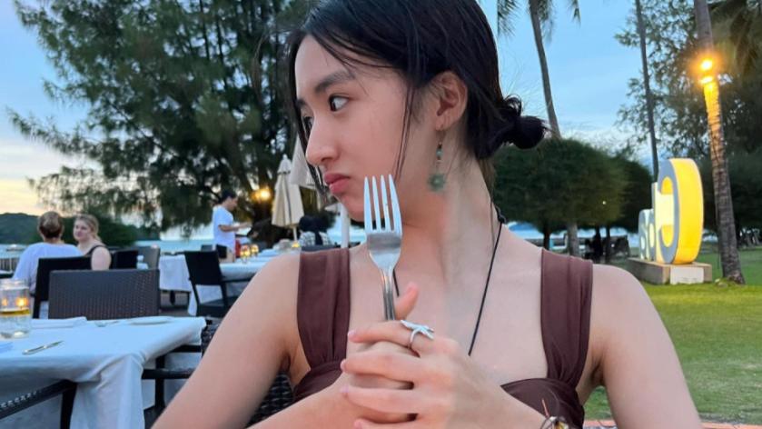 柏安妮|18岁星二代晒泳衣照，身材苗条很吸睛，已签约古天乐公司当艺人