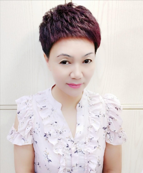短发 45岁女人剪什么短发显年轻？这三种短发时尚又干练，每一款都减龄