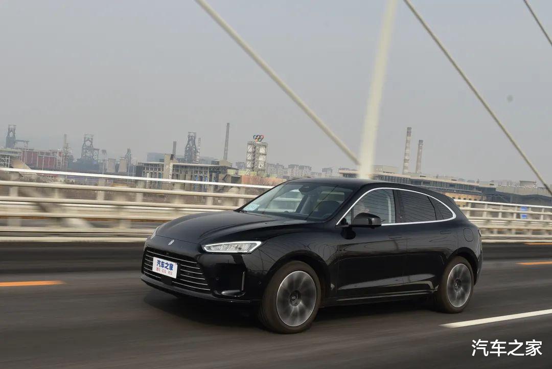 華為|中型SUV，油耗比漢蘭達低，加速比卡宴快，不到28萬就能買！