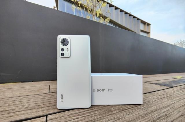 小屏|小屏旗舰不再吃香?微曲面屏+徕卡三摄+无线充电,还有骁龙8+芯片