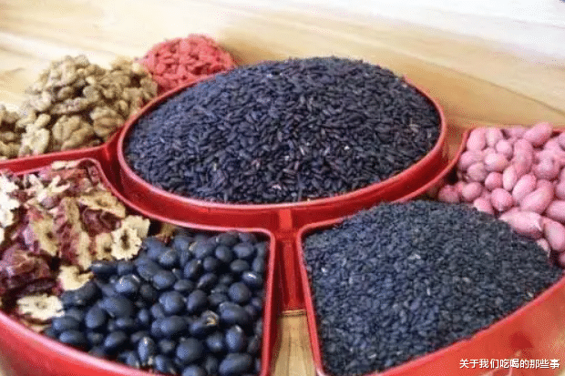 上了年纪要懂得“忌口”，牢记3样少吃、5样多吃，精神足腿脚有劲