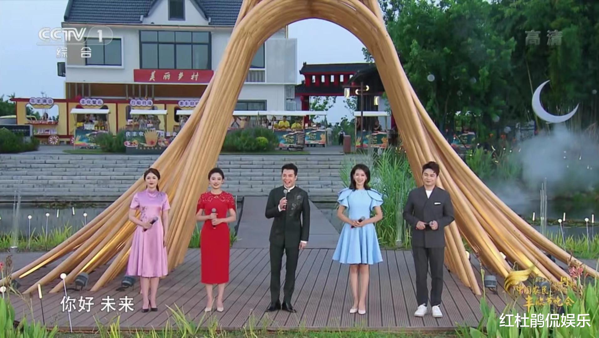 央视|央视丰晚主持人，孟语凡比李七月发挥稳定，沈涛比任鲁豫有亲和力