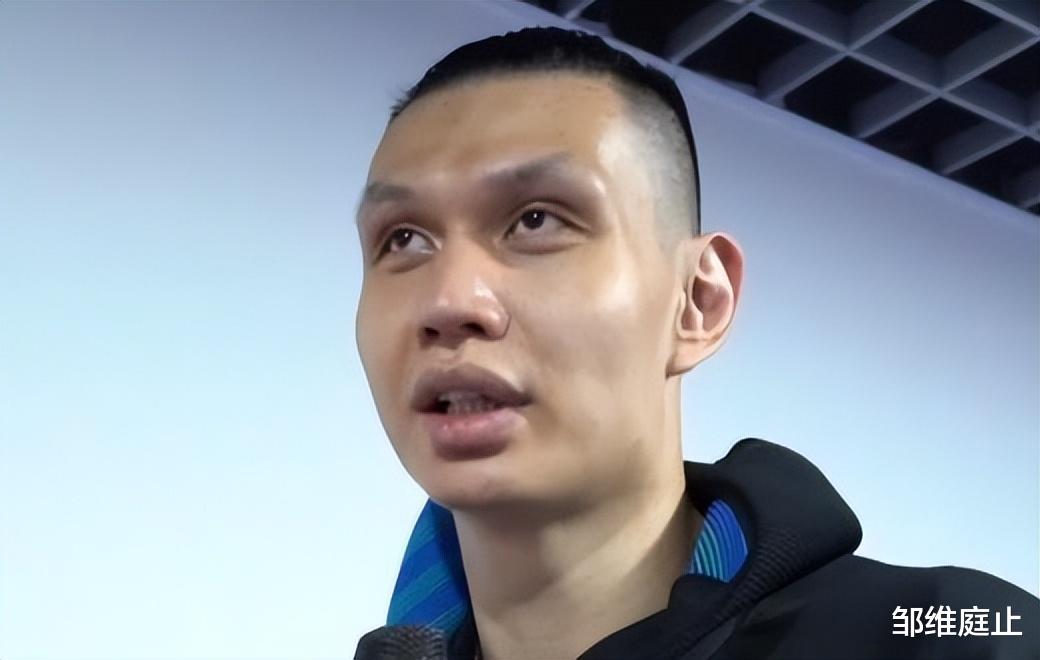 许钟豪|许钟豪被对手挂倒，暗中下手报复引发争议，奥卡福和王哲林看蒙了