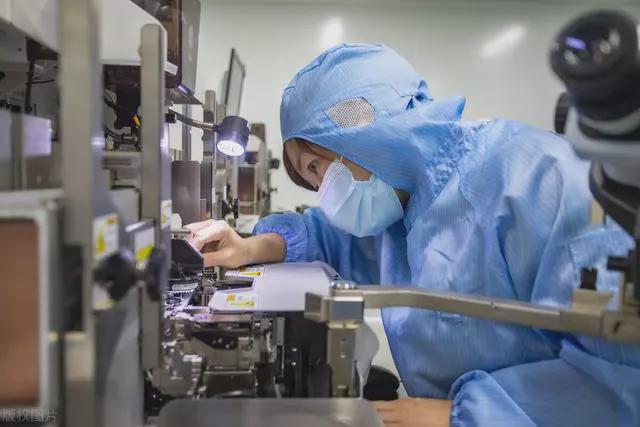 半导体|任正非连发两封内部电邮，称准备放弃平庸员工，说明哪些问题？