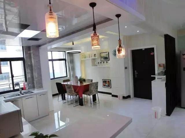 新家入住请亲友吃饭,丈母娘进门一看,就说厨房不能这么装!