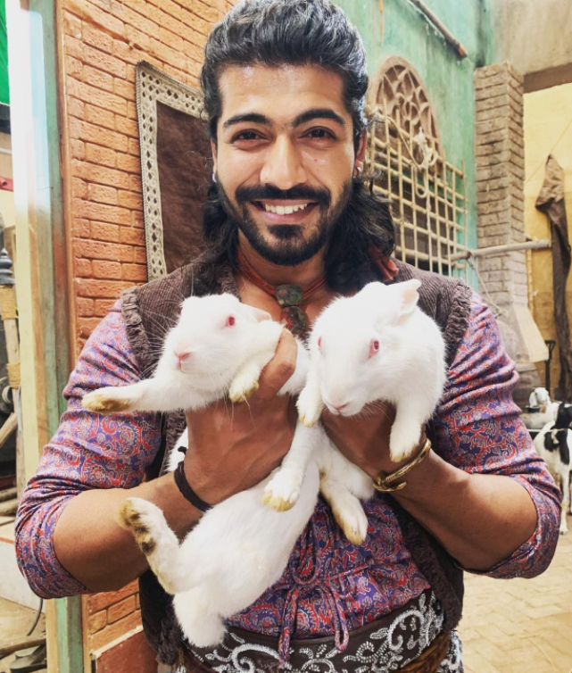 追爱|20岁印度女星图尼莎·沙玛在片场自杀,疑已怀孕,同组男主演被控谋杀!