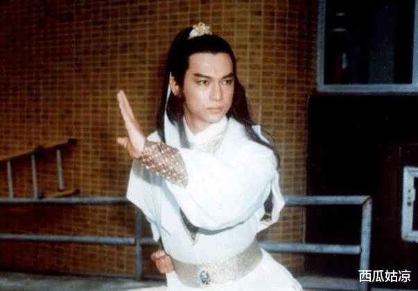 惠天赐 武打巨星因减肥猝死家中，坐在沙发上对着电视，死亡9天无人知