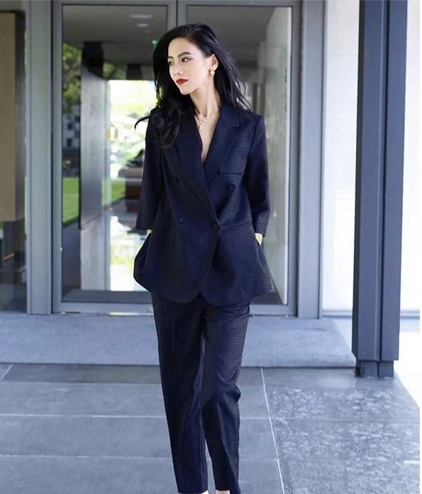 穿衣搭配|职场女性穿衣有段位,从配色上就能分高下,看看你是青铜还是黄金