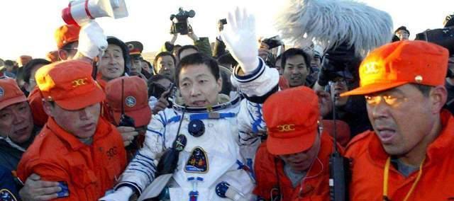 杨利伟曾在太空听到神秘“敲门声”,13年后,专家终于找到原因