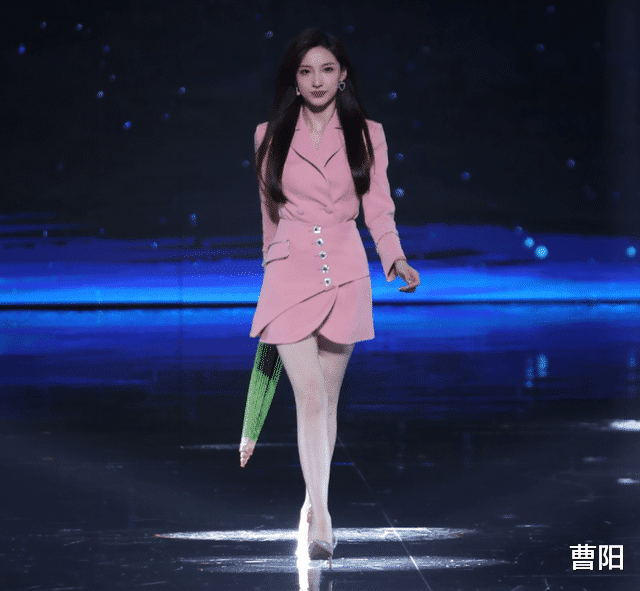 春晚|李思思又美上热搜，马凡舒令人惊艳，这届春晚的颜真的绝了