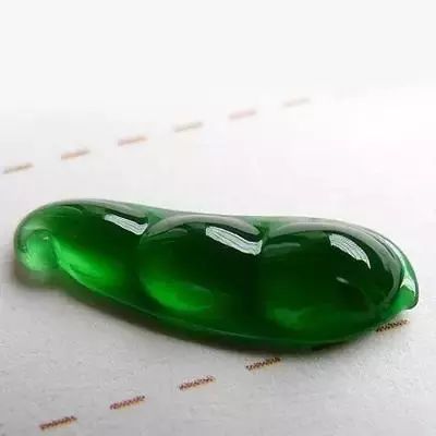 翡翠|?翡翠“飘花”和“满绿”,你会选哪一个?