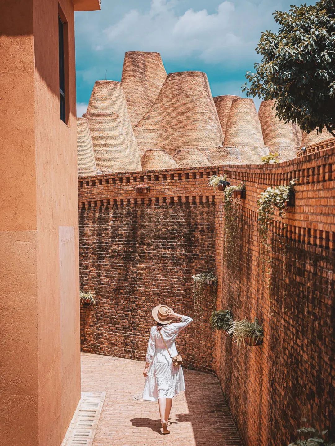 无量山|挖到一座20℃的避世小城，人均30畅泡温泉，一秒穿越摩洛哥，秋冬躺平正合适！