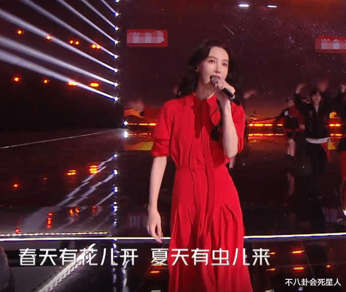 跨年 ?26位女星跨年争艳大戏:杨幂穿貂,杨紫撩开刘海,一个比一个有招