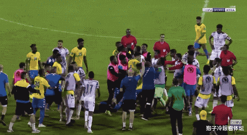 加納|88分鐘絕平！拒還球權(quán)還偷襲進(jìn)球 非洲杯釀多人揮拳混戰(zhàn)+紅牌