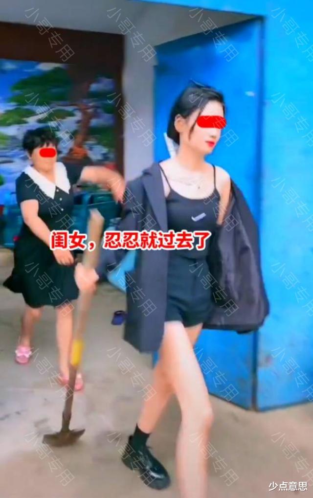 广东一妙龄女衣锦还乡,却被大妈吐槽嫁不出去,手扛铁锹准备开瓢