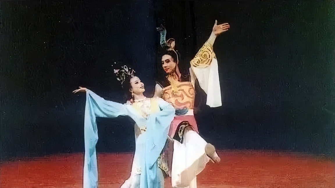 刘亦菲|看完刘亦菲的3次逆袭，才知道她的母亲刘晓莉对自己到底有多狠