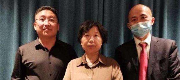 杜新枝|杜新枝再次开启直播,驴唇不对马嘴,网友感慨:郭策就是个悲剧!