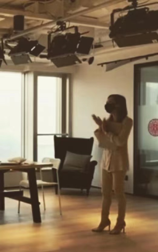 刘鸣炜|刘銮雄长子宣布二婚喜讯，办公室贴喜字仪式简陋，女方身份引猜测