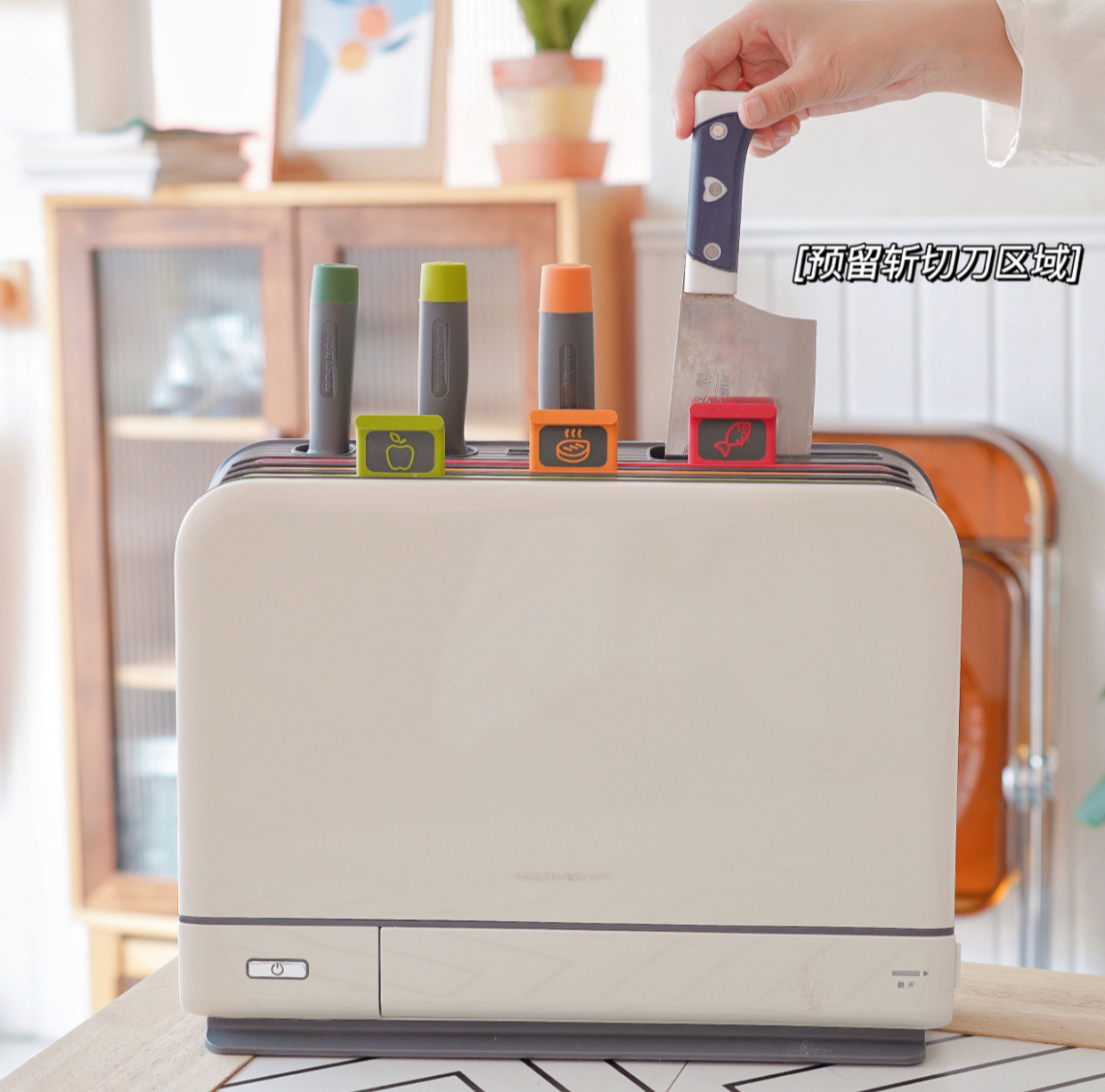 以前不懂,厨房刀筷“放台面”!其实早该这样做,干净又卫生