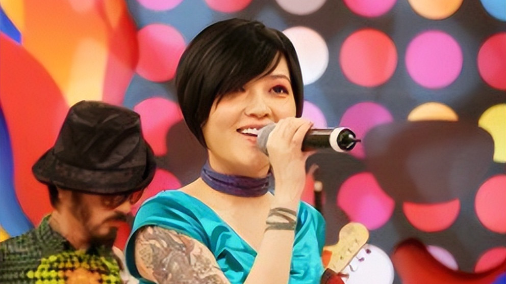 王思聪|范晓萱：打舌环、为男友摘除子宫，45岁依旧不婚不育，她可曾后悔