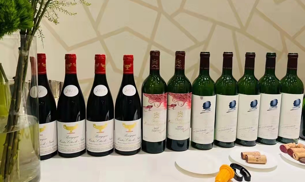 杨紫|李晨谭凯与网红聚会，喝6瓶千元茅台27瓶洋酒，互相暧昧搭肩膀