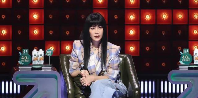 黄西|《脱口秀大会5》争议大，演员黄西评价：人人都可以当5分钟领笑员