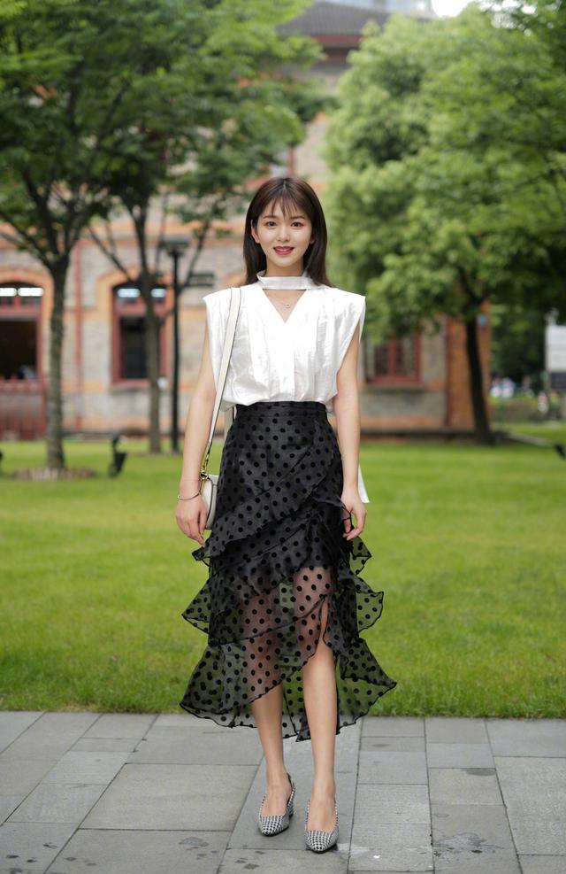 求职|女性选择穿搭很重要，职场中选择裙子更合适，这些搭配方式帮到您