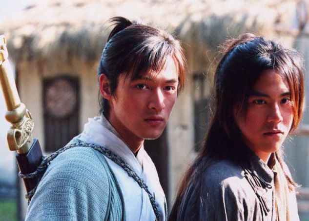 胡歌|川西偶遇胡歌拍戏,头发凌乱模样沧桑,时隔7年再演古装剧引热议