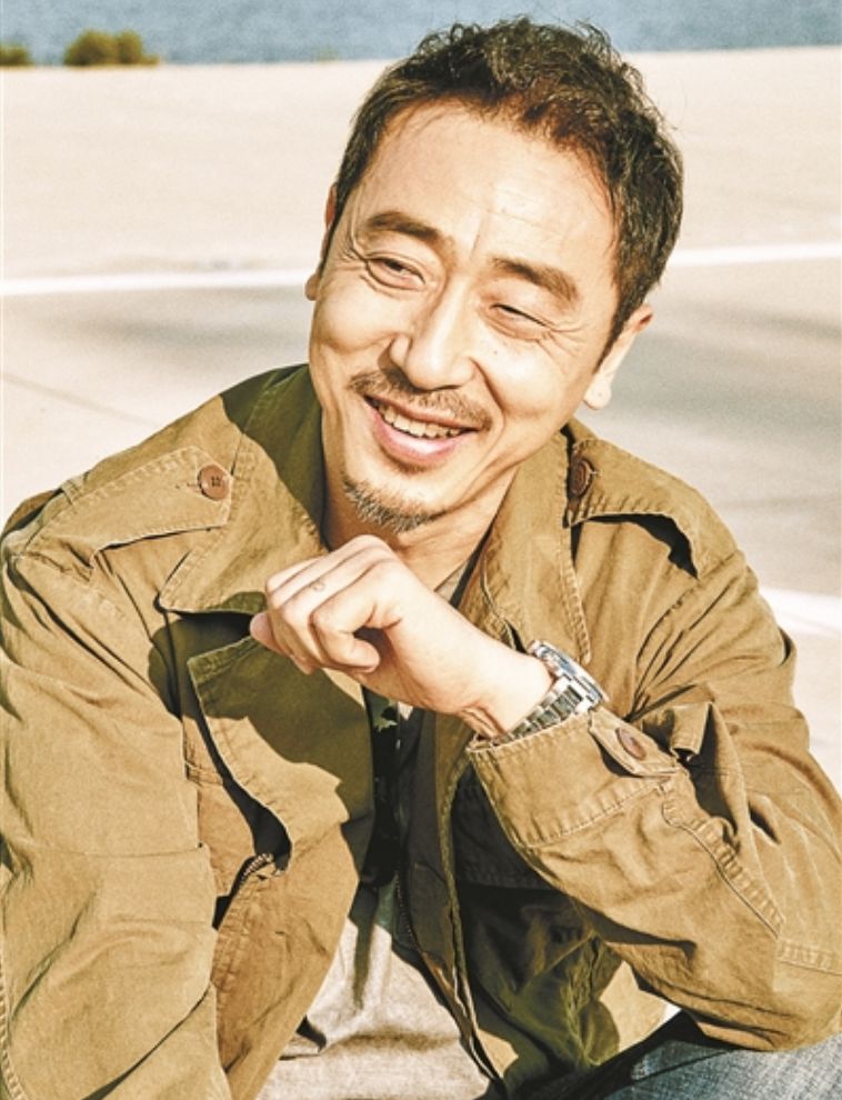 宁理|宁理：11岁丧母，27岁远走美国，吃10年软饭，中年回国演变态翻红