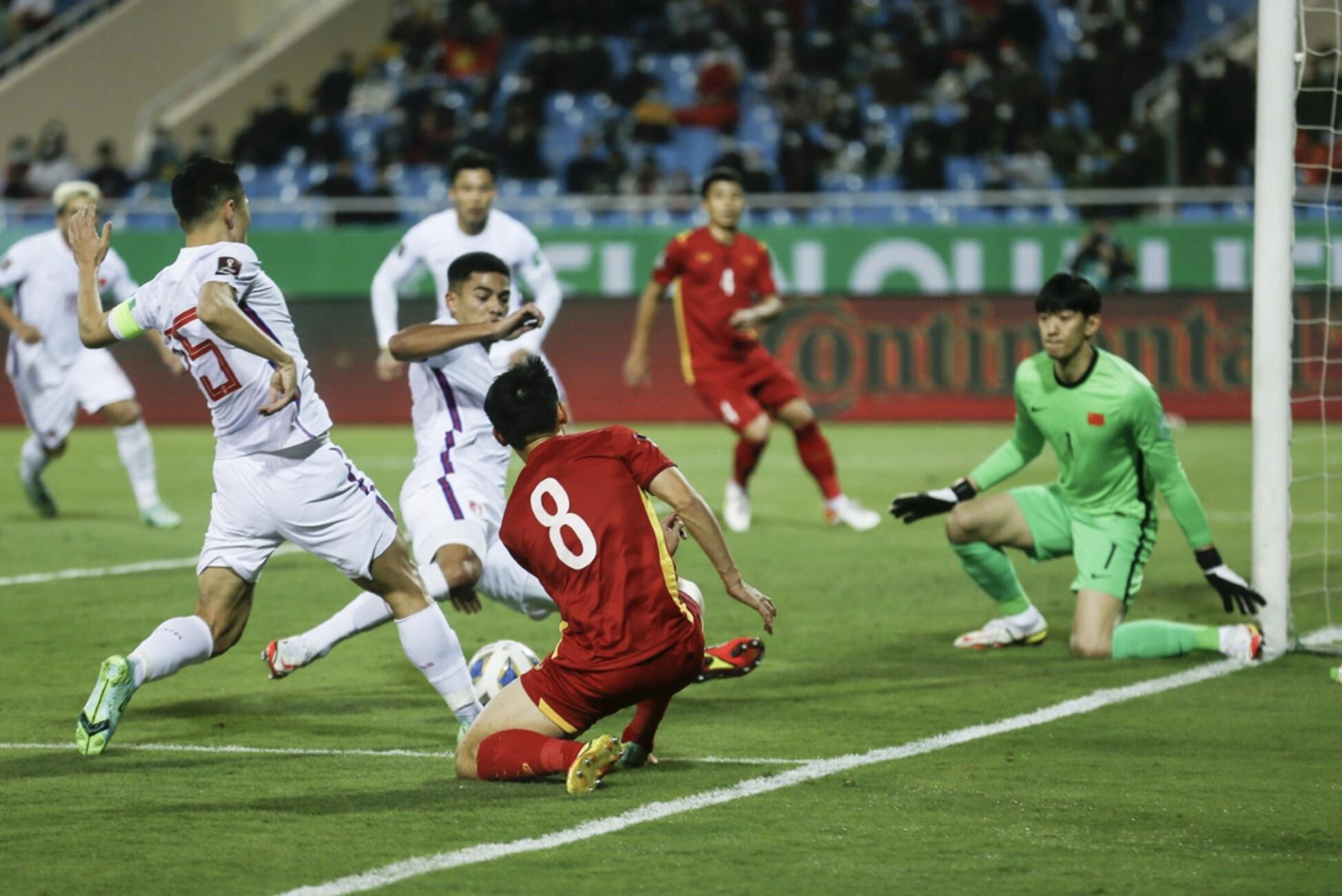 国足|颜骏凌朱辰杰是国足功臣！或因他们丢球进入世界杯，球迷提前庆祝