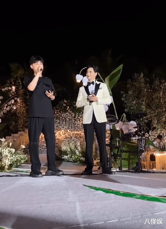 张檬|张檬婚礼晚宴曝光!金恩圣张睿合唱好欢快,新娘台下拍照笑靥如花