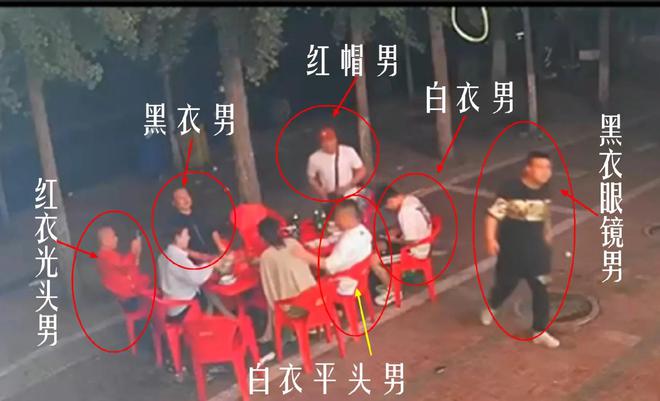 唐山打人现场图集分析:有人想帮忙,有人一直退缩!有人煽风点火