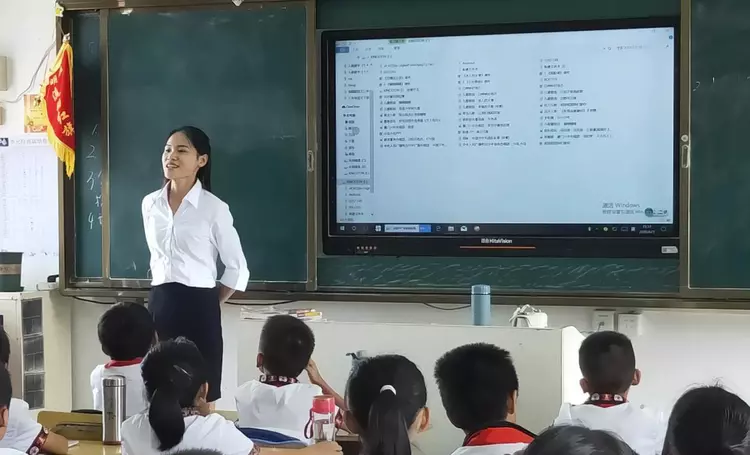 有种毁容叫“当班主任一年”, 仙女变大妈, 亲妈看了都认不出