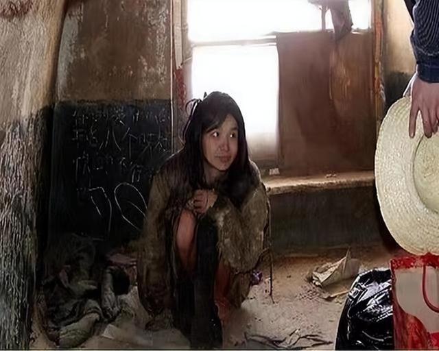 妙龄少女历经4次拐卖，被关窑洞15年精神失常，获救后不认识亲人